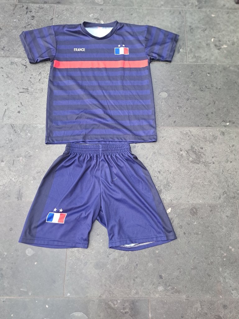 Voetbalshirt Mbappe Frankrijk, Kinderen en Baby's, Kinderkleding | Maat 140, Ophalen, Zo goed als nieuw, Jongen of Meisje, Setje