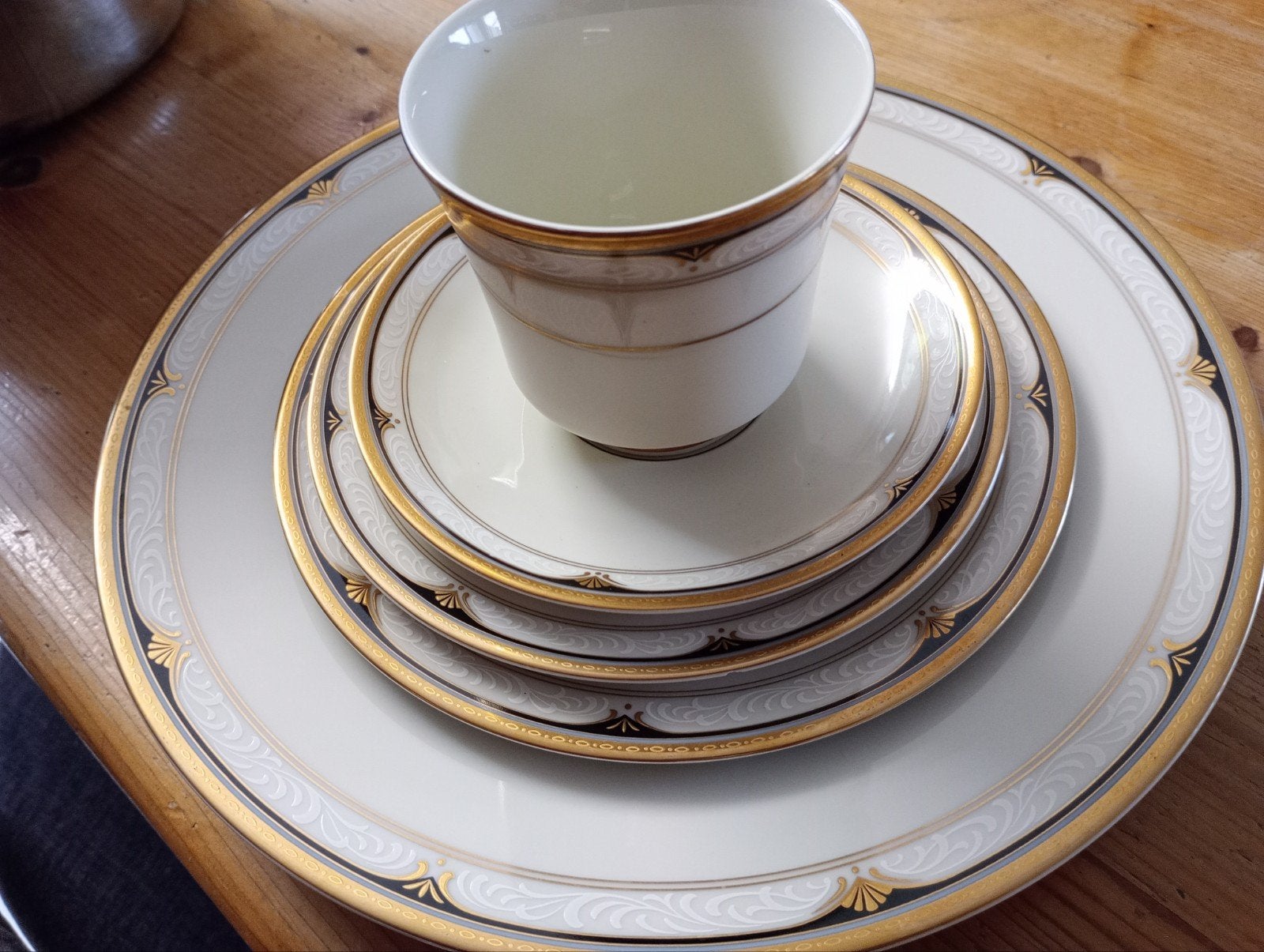 Mikasa servies voor 12 persoon, Antiek en Kunst, Ophalen
