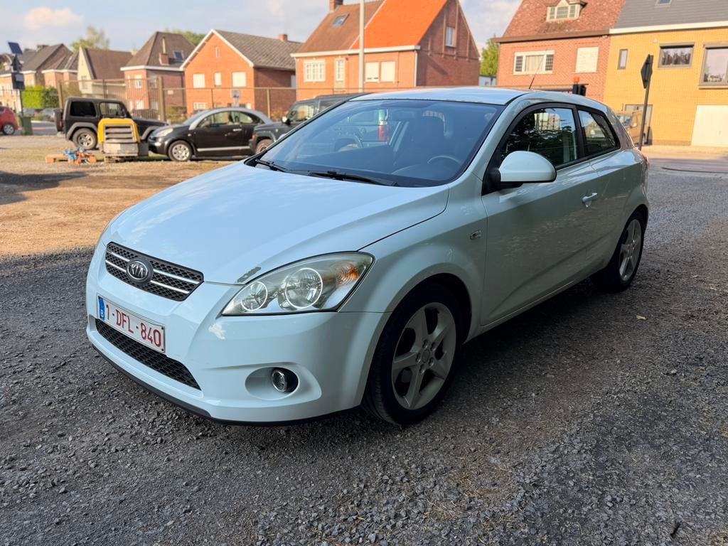 Kia Cee’d 1.4 benzine | 2009 | Overnamewagen Export NO AIRCO, Auto's, Voorwielaandrijving, Stof, Zwart, 1396 cc