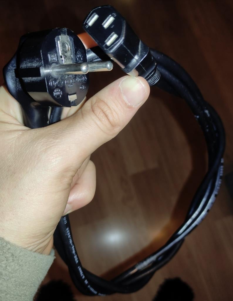 C13 apparaatstekker (PC-, scherm-) 1,8m kabel + Schuko 90, Ophalen of Verzenden, Zo goed als nieuw
