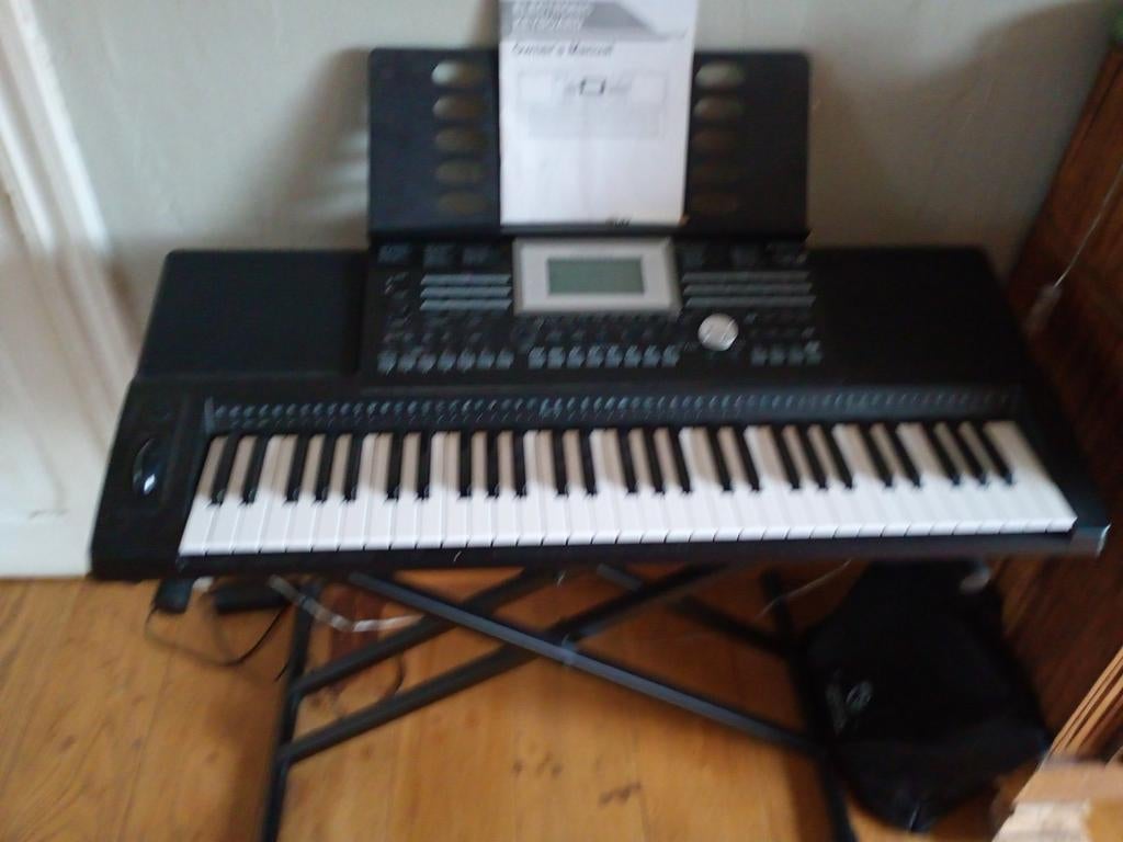 Perfecte Keyboard piano nieuwstaat met gebruiksaanwijzing ., Muziek en Instrumenten, Keyboards, Zo goed als nieuw, 61 toetsen