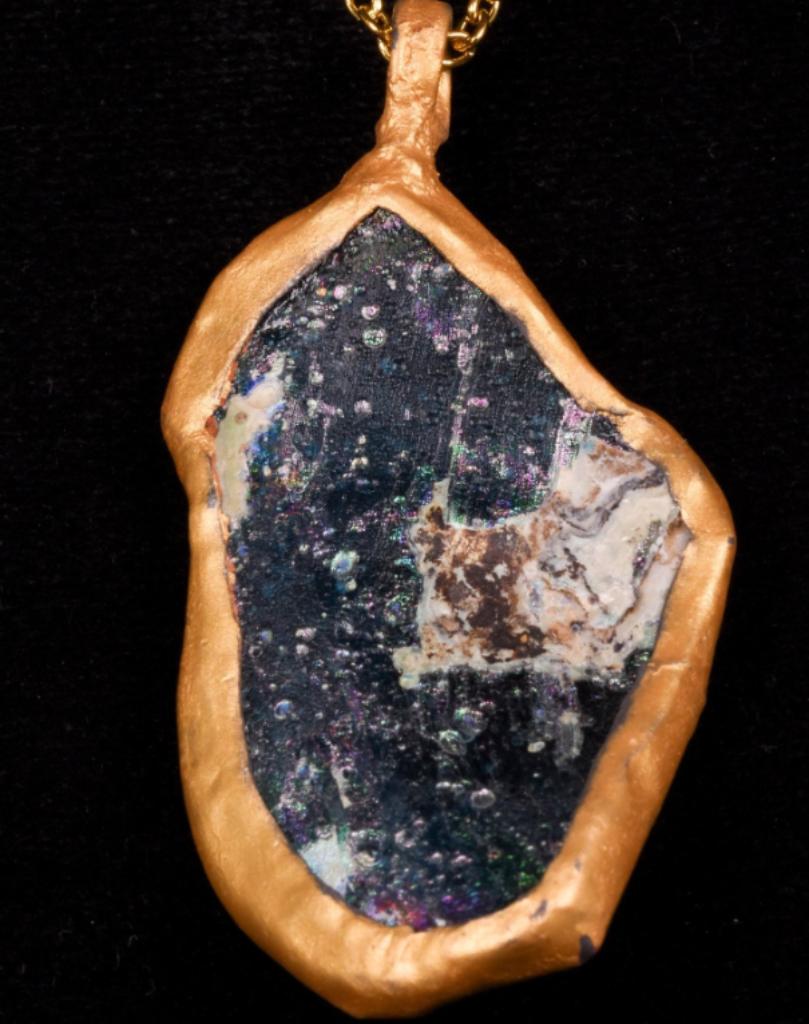Ancien pendentif en verre dans un cadre en métal doré, Antiquités & Art, Enlèvement ou Envoi