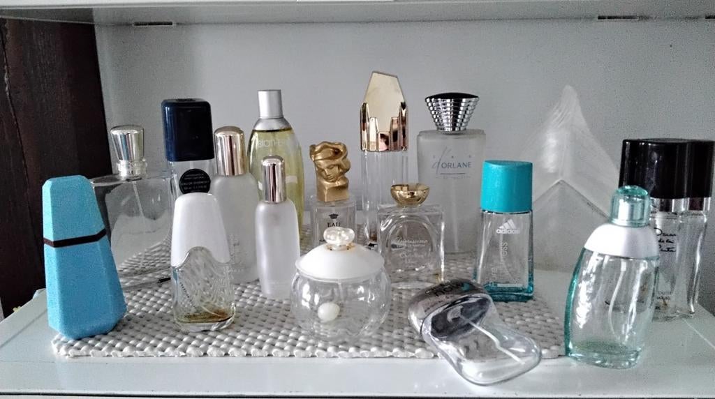 17 flacons vides : Cacharel, Dior, Lapidus, Rochas, Lancome, Enlèvement ou Envoi, Comme neuf, Bouteille de parfum