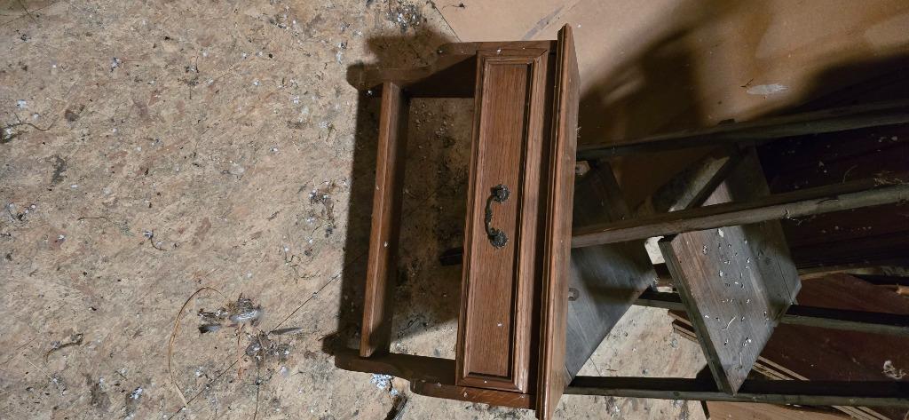 Petit meuble  chêne avec tiroir, Enlèvement