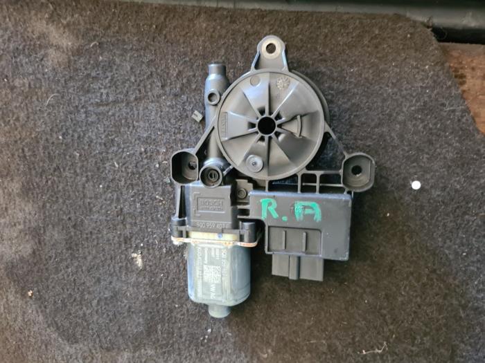 Moteur de vitre portière d'un Skoda Fabia, Enlèvement ou Envoi, 3 mois de garantie, Utilisé, Skoda