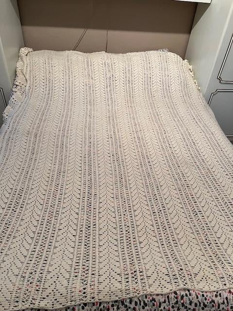 ecru bedsprei - handmade vintage, Beige, Ophalen of Verzenden, Deken of Dekbed, Nieuw