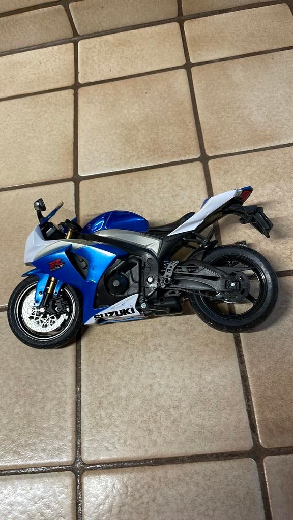 Miniatuur moto merk suzuki, Ophalen, Zo goed als nieuw