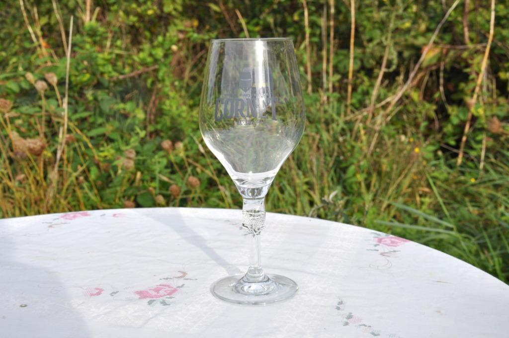 verre a biere sur pied cornet 33 cl, Collections, Enlèvement ou Envoi, Comme neuf, Verre ou Verres, Autres marques