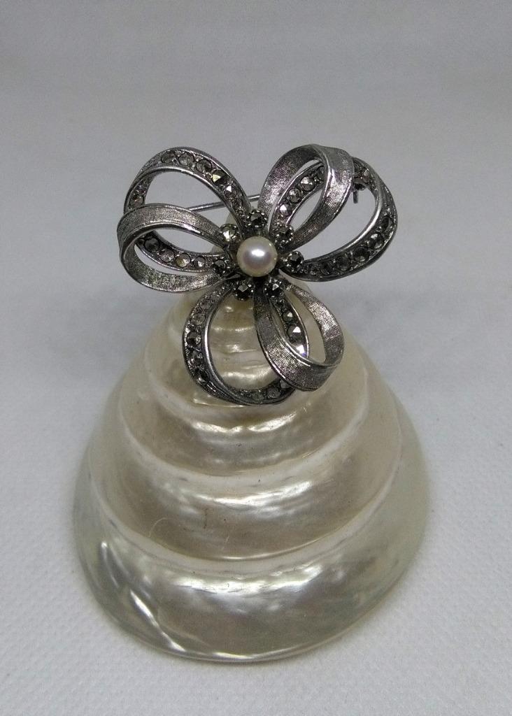 Broche argent 835 marcassites Trifolié 1900., Comme neuf, 4 à 7 cm, Enlèvement, Avec perle