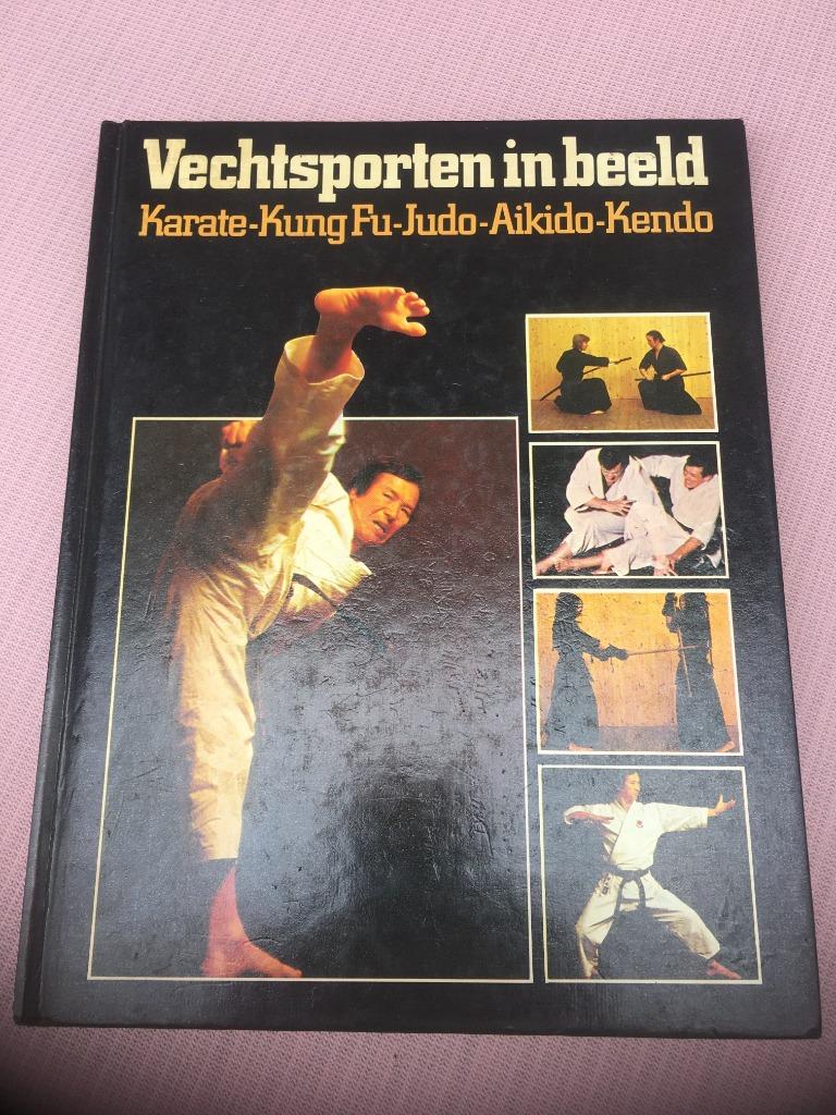 VECHTSPORTEN IN BEELD IN ZEER GOEDE STAAT, Sport en Fitness, Ophalen of Verzenden, Zo goed als nieuw, Aikido