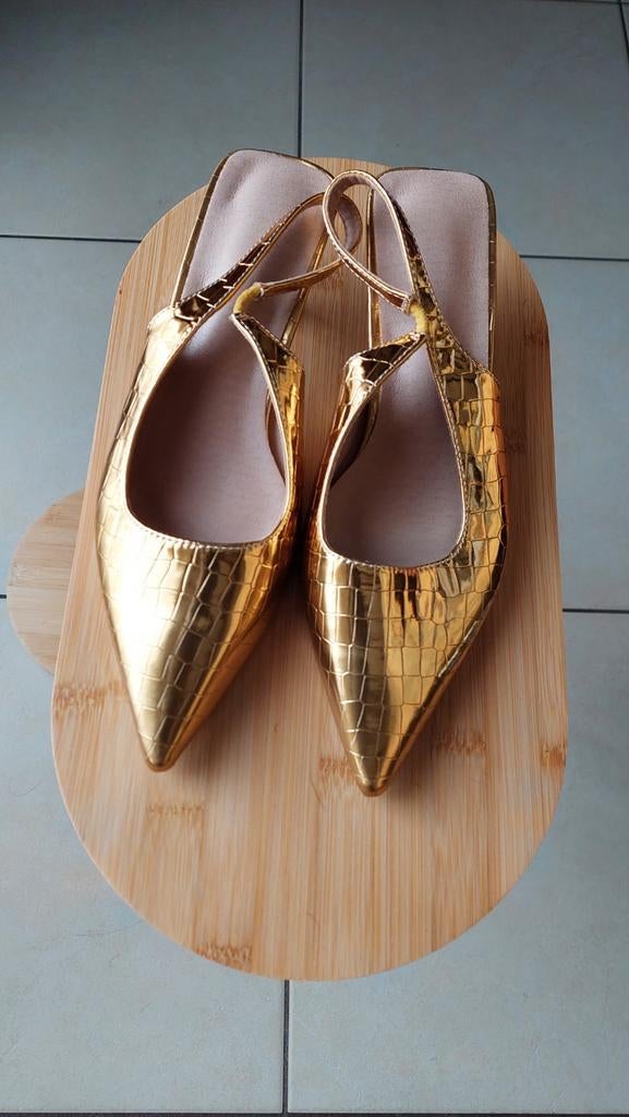 Superbes chaussures dorées neuves taille 40, Enlèvement ou Envoi