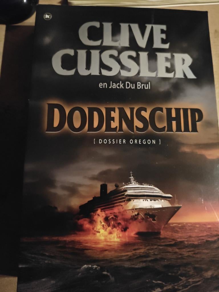 Clive Cussler - Dodenschip, Ophalen, Zo goed als nieuw, Clive Cussler; Jack du Brul, Amerika
