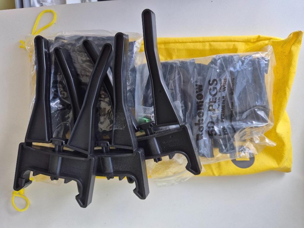 +/- 50 Robomow piketten of 3 tools voor verwijderen messen, Ophalen of Verzenden, Zo goed als nieuw, Minder dan 20 cm, Robomow