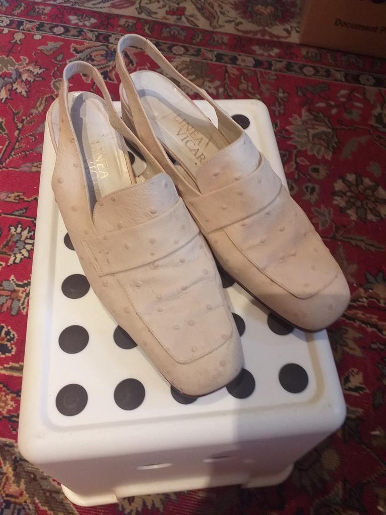 Chaussures cuir d autruche (40), Beige, Zo goed als nieuw, Sandalen of Muiltjes, Ophalen of Verzenden