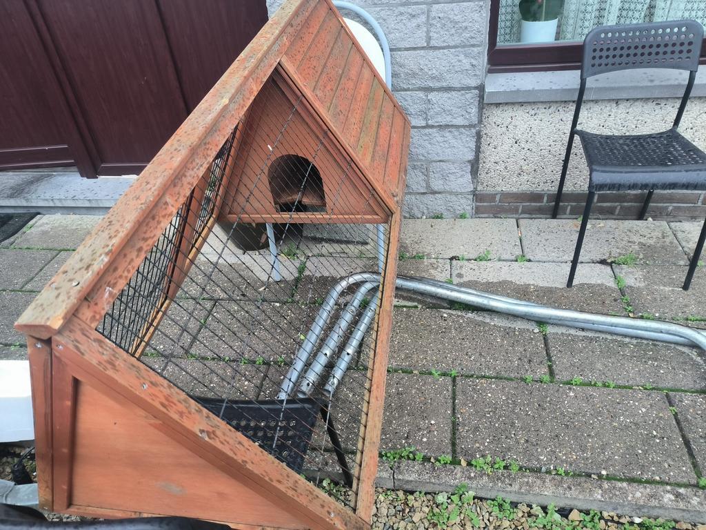 2 Konijnenhokken (hout en ijzer), Enlèvement, Comme neuf, Niche