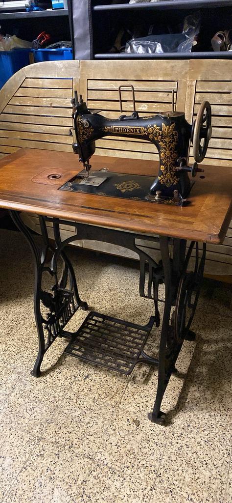 Machine à coudre de marque Phoenix période art nouveau, Enlèvement