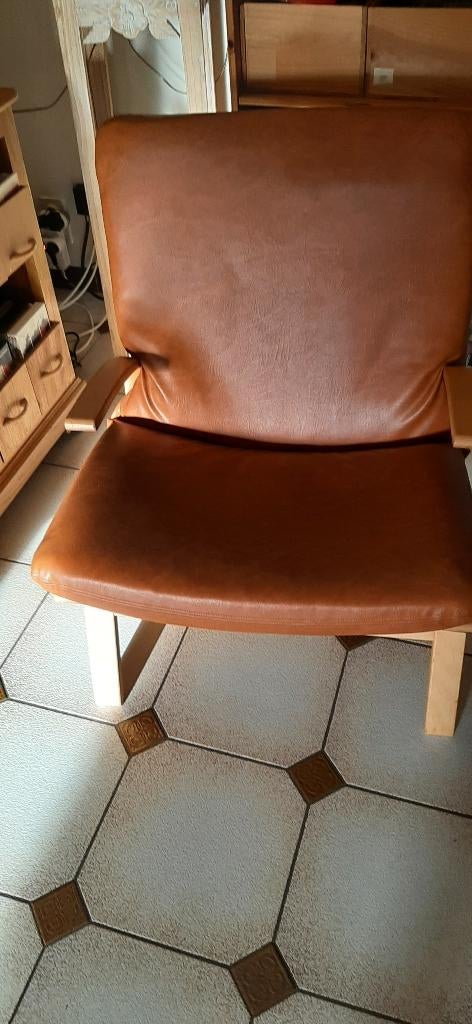 Fauteuil une place en skai brun, Enlèvement, Utilisé, Bois