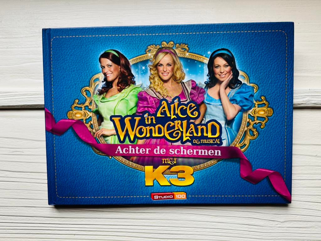 K3 boek: Achter de schermen - Alice in Wonderland (musical), Ophalen of Verzenden
