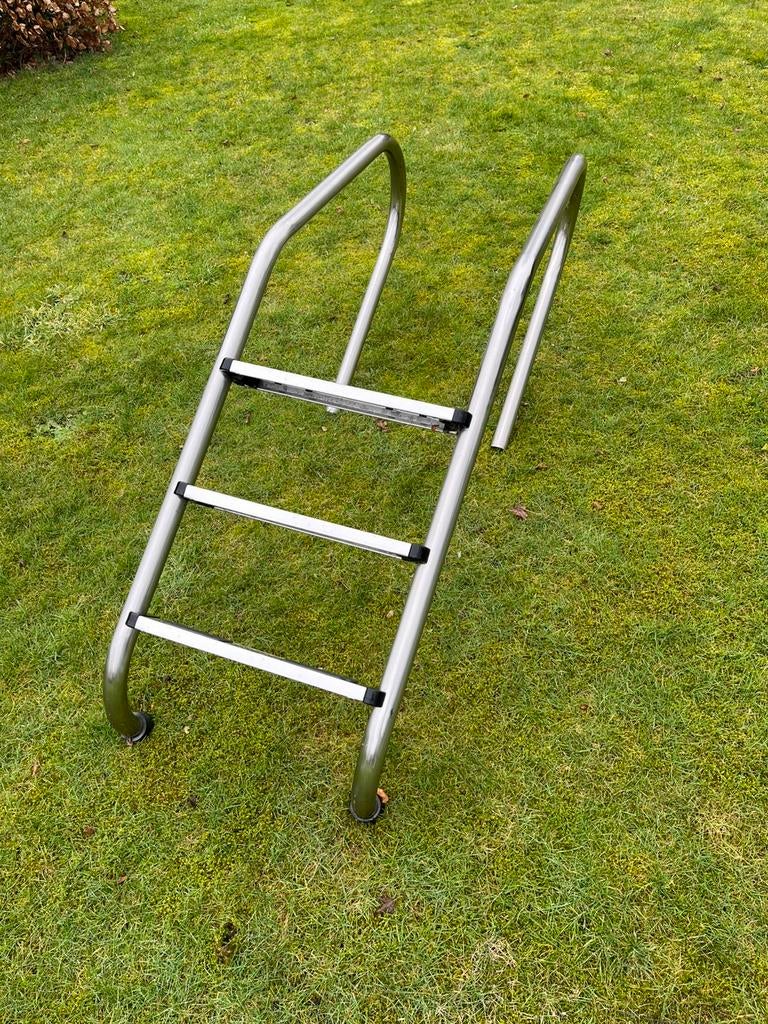 Zwembadtrap, Tuin en Terras, Ophalen, Zo goed als nieuw