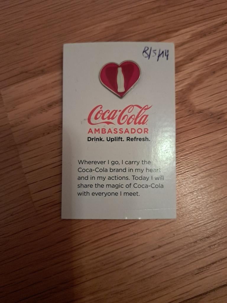 Pin's COCA-COLA AMBASSADOR, Enlèvement, Neuf, Autres sujets/thèmes, Insigne ou Pin's