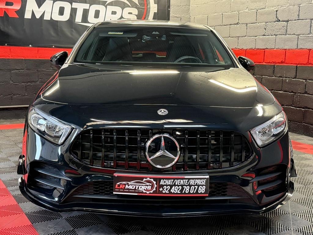 ** Mercedes A180 AMG // pack A35 AMG // Full options**, Auto's, 4 cilinders, Alcantara, Zwart, Bedrijf