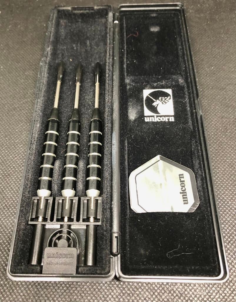 1988 Unicorn Nightstar 24g, Sport en Fitness, Darts, Verzenden, Zo goed als nieuw, Pijlen