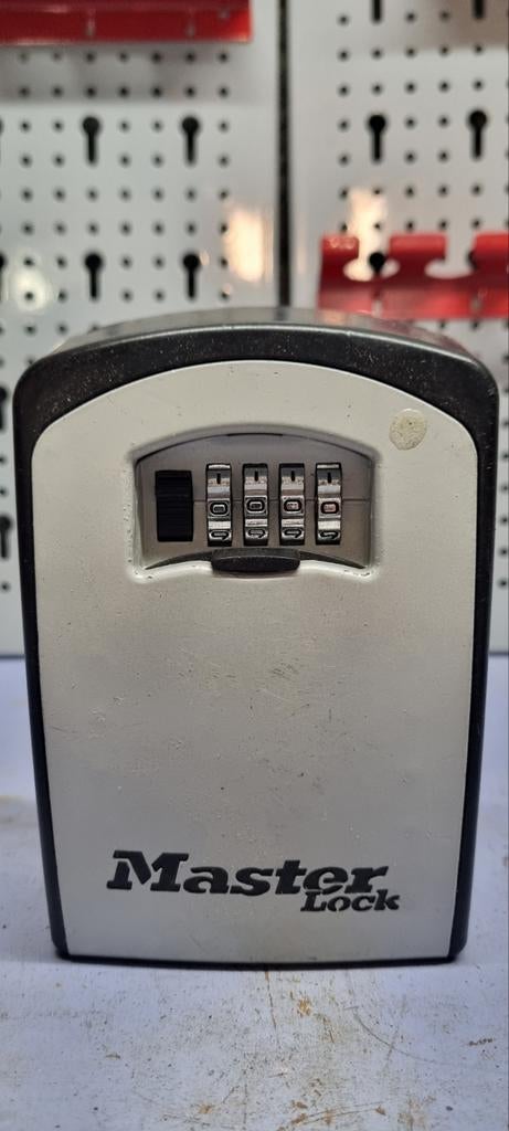 Master Lock pour sécuriser des clés code 4 chiffres, Maison & Meubles, Enlèvement, Comme neuf