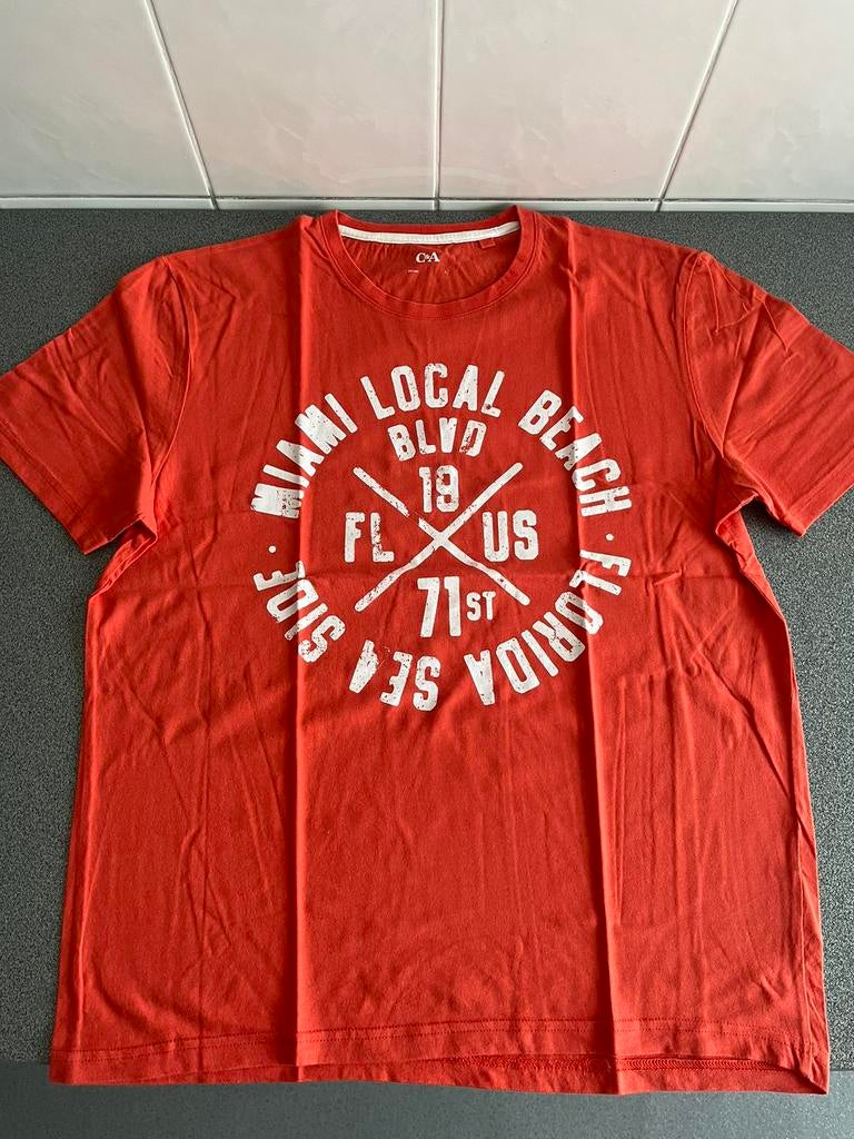 Oranje/rood t-shirt met print C&A - maat L, Vêtements | Hommes, T-shirts, Rouge, Enlèvement ou Envoi, Taille 52/54 (L), Comme neuf