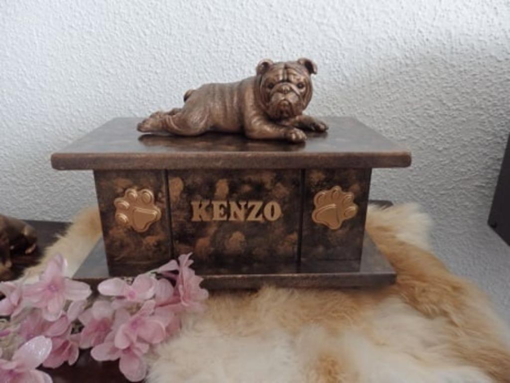 Engels Bulldog beeldje op urn als set handgemaakt te koop, Verzenden, Nieuw