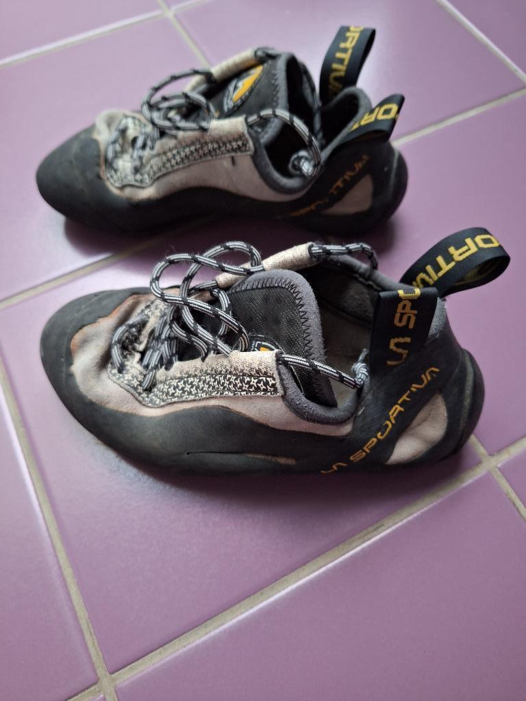 Chaussons d'escalades La Sportiva pointure 35, Ophalen, Gebruikt