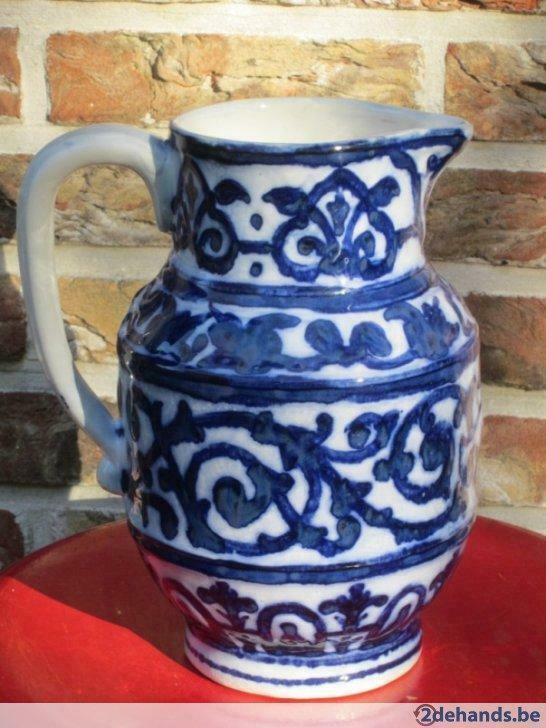 Mooie barbotine kruik in blauw en wit - AMC Wasmuel, Antiek en Kunst, Ophalen of Verzenden