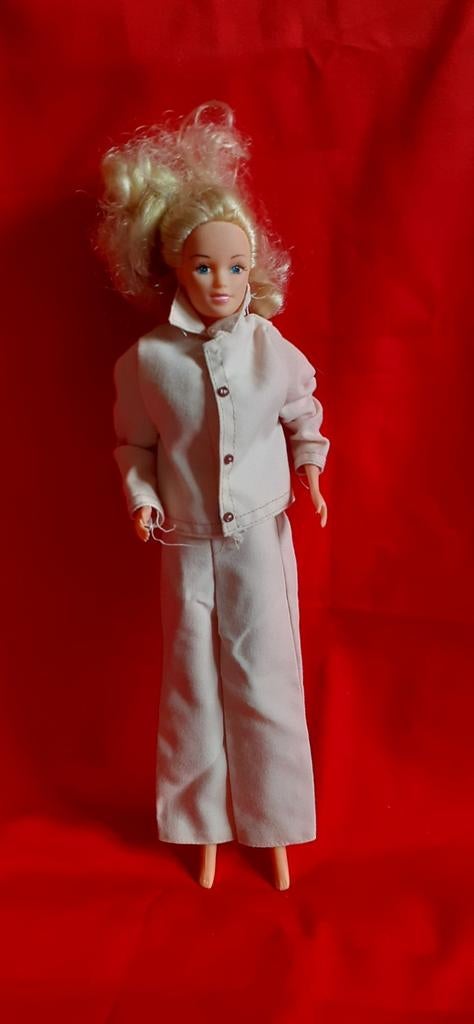 §  Vêtement vintage poupée barbie (18), Enlèvement ou Envoi, Utilisé, Poupée