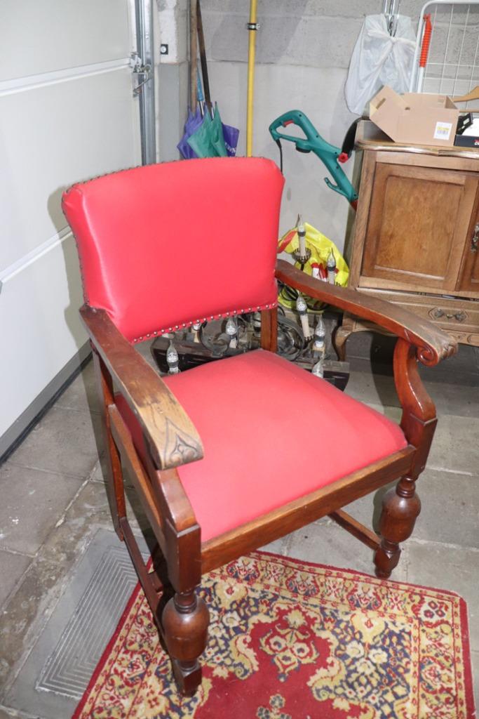 stoel - massief hout, overtrokken met namaak leer rood, Huis en Inrichting, Ophalen, Gebruikt, Vintage, waarschijnlijk jaren 70