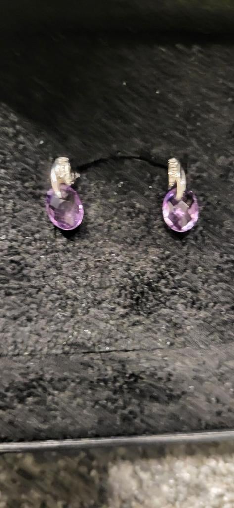 Wit gouden oorbellen 9k met amethist  en briljant, Bijoux, Sacs & Beauté, Boucles d'oreilles, Enlèvement ou Envoi, Or, Avec pierre précieuse