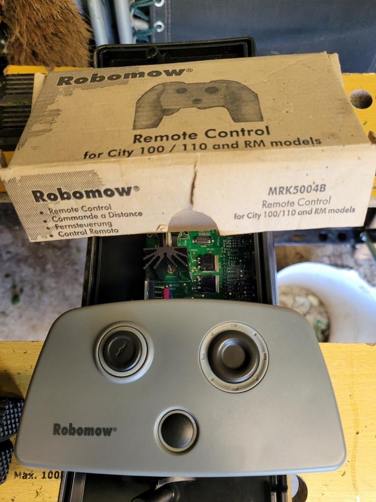 Télécommande pour tondeuse robomow