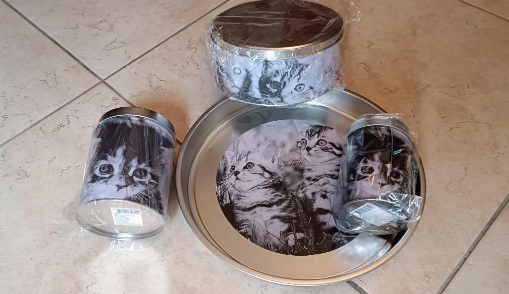 Voor kattenliefhebbers : 4 blikken dozen en opdienschotel, Ophalen, Nieuw