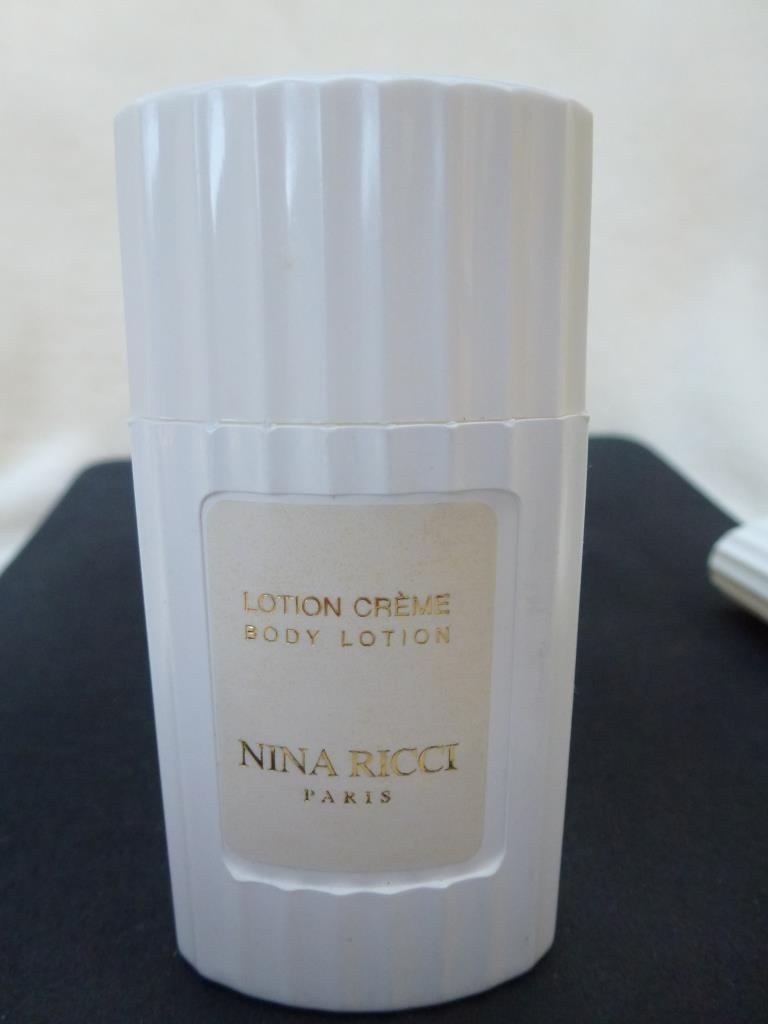 Nina Ricci body lotion klein, oud flesje in plastiek : 25 ml, Verzamelen, Ophalen of Verzenden, Nieuw, Miniatuur, Gevuld