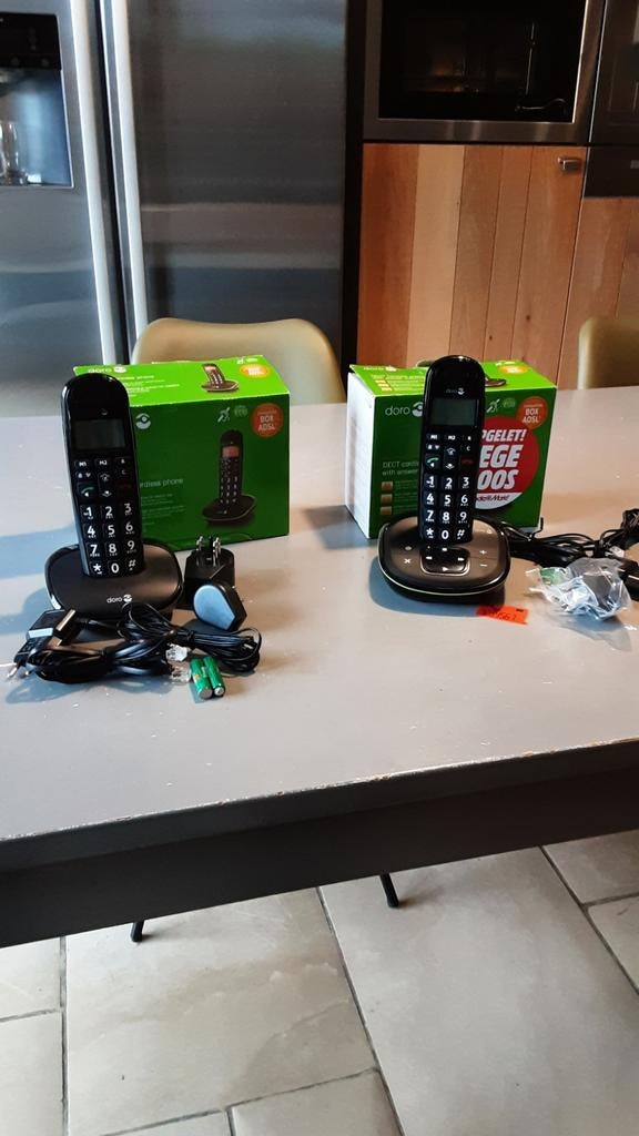 DORO 2 draagbare telefoontoestellen, antwoordapparaat., Télécoms, Téléphones fixes | Combinés & sans fil, Comme neuf, 2 combinés