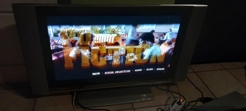 SONY Grote tv met 3 scarts.ideaal voor oude spelconsoles/dvd, TV, Hi-fi & Vidéo, Télévisions, Enlèvement ou Envoi