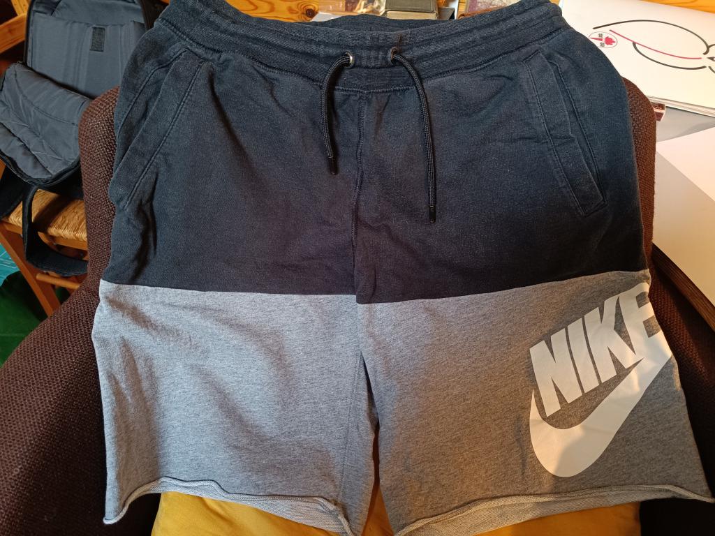 Short de sport Nike - taille M, Comme neuf, Autres sports, Vêtements, Enlèvement ou Envoi