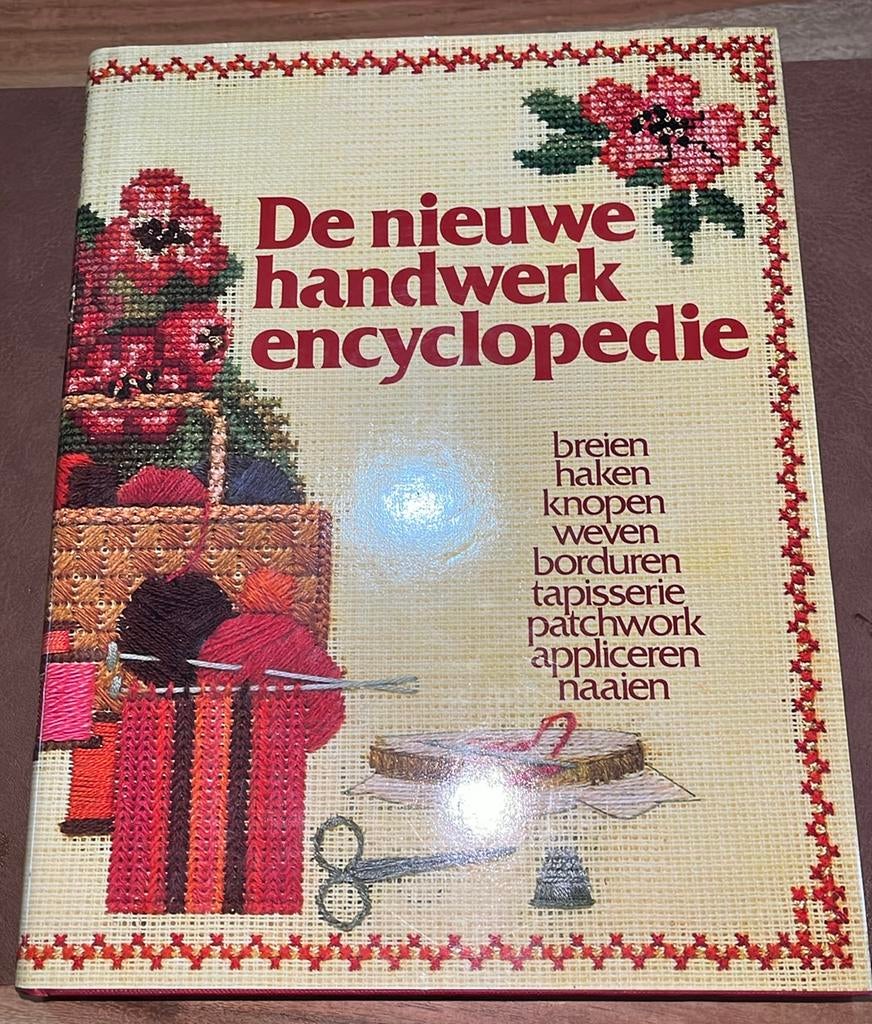 Boek - De nieuwe handwerk encyclopedie, Ophalen of Verzenden, Gelezen