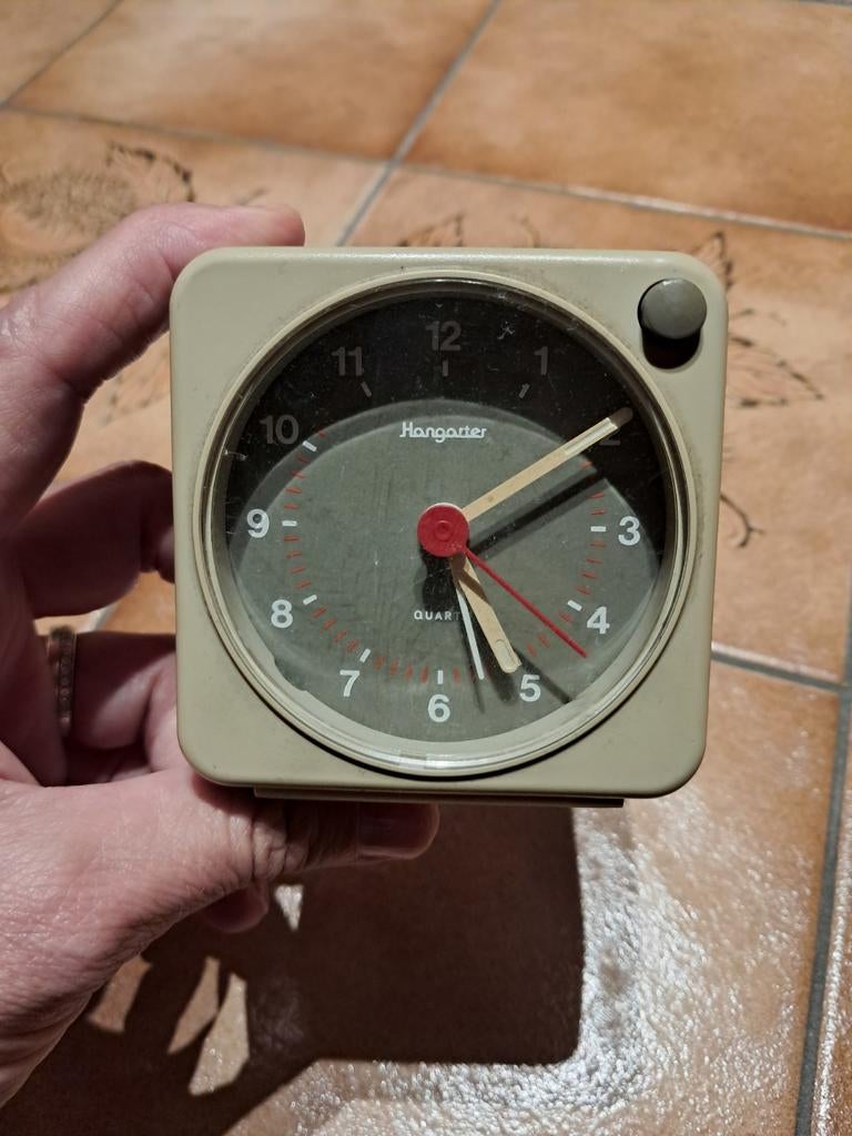 Mini réveil quartz vintage Hangarter W-Germany, Enlèvement ou Envoi, Utilisé, Analogique