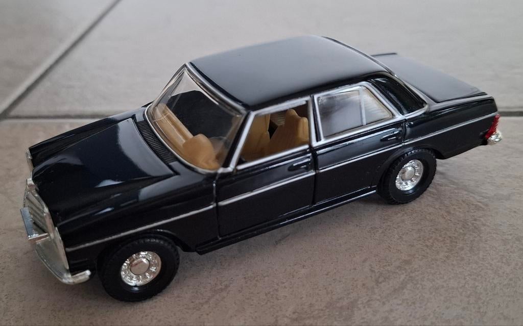 James Bond auto Corgi film 'Octopussy' Mercedes-Benz 240D, Hobby & Loisirs créatifs, Enlèvement ou Envoi, Comme neuf, Voiture