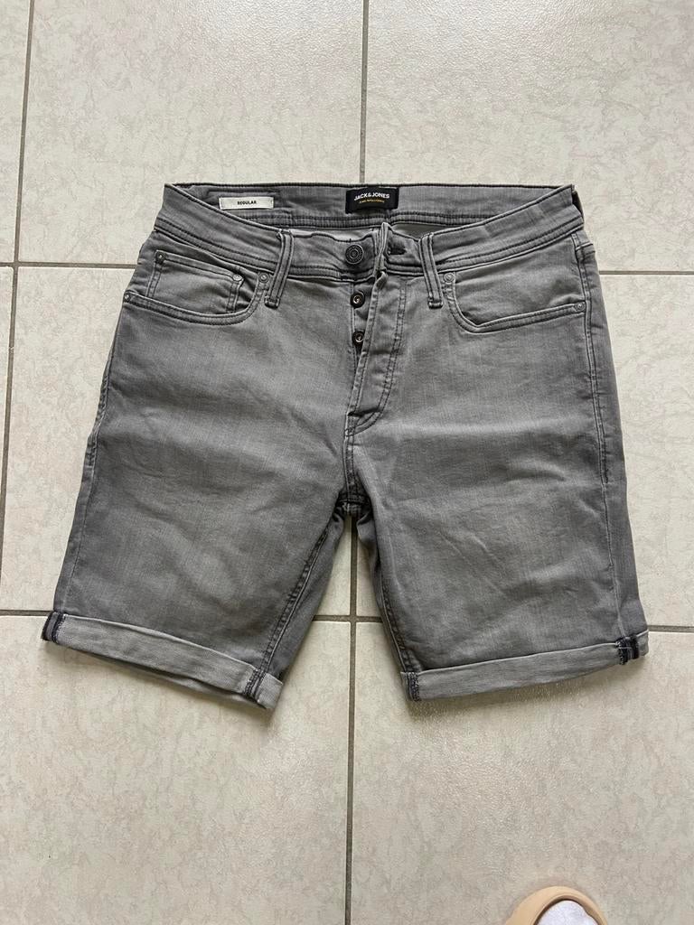 Korte grijze spijkerbroek van Jack & Jones, Kleding | Heren, Broeken en Pantalons, Ophalen, Maat 48/50 (M), Zo goed als nieuw