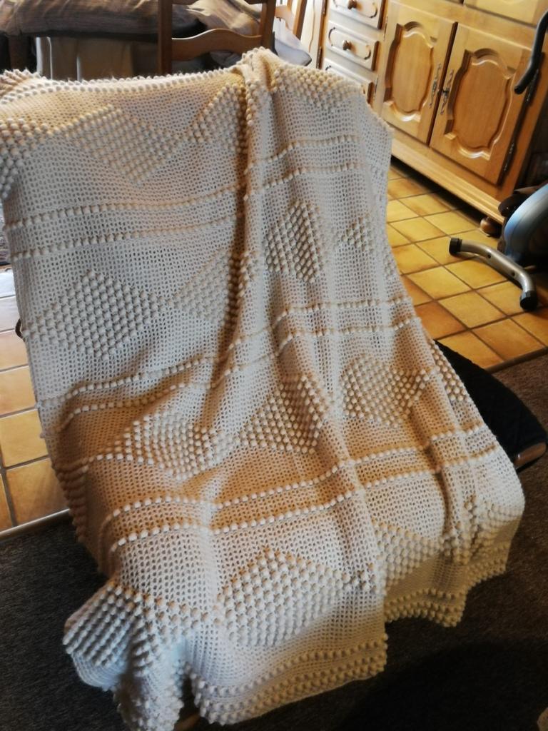 Plaid en laine réalisé au crochet., Maison & Meubles, Accessoires pour la Maison | Plaids & Couvertures, Enlèvement, Neuf