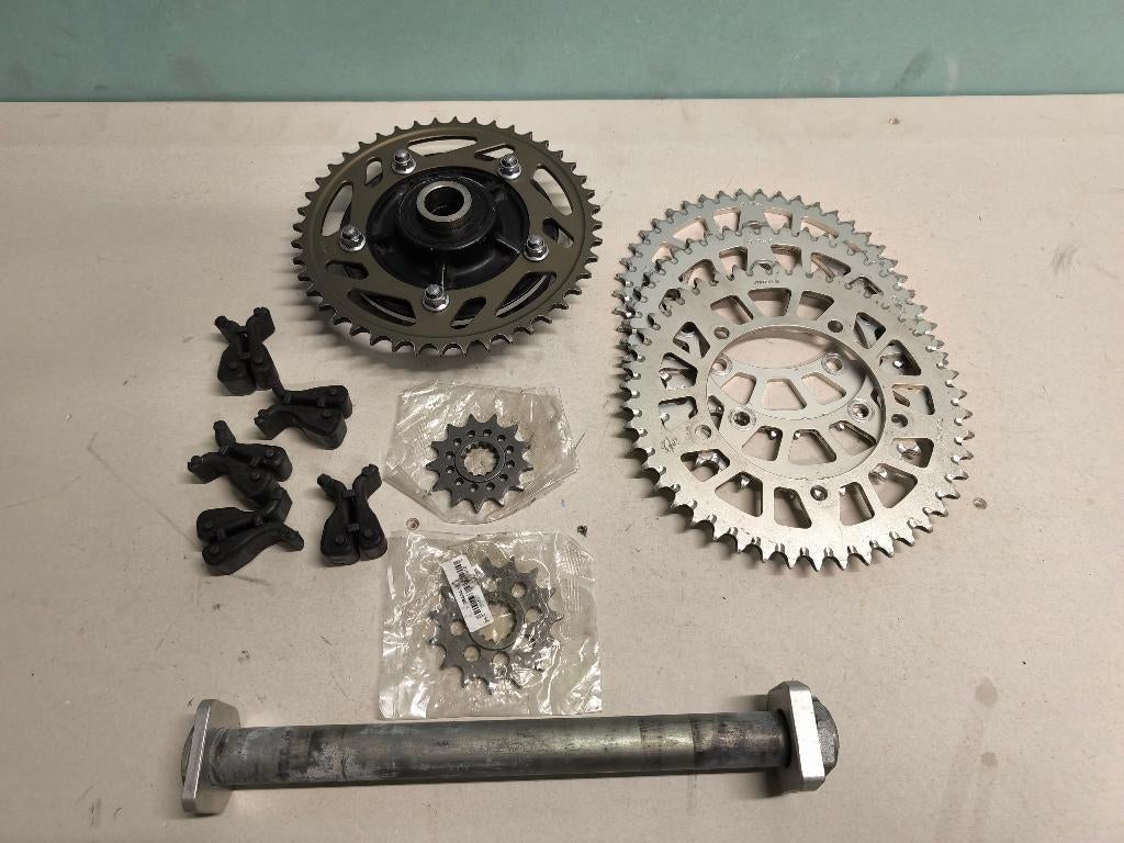 porte couronne + couronnes Suzuki GSXR 600/750, Motos, Enlèvement ou Envoi, Utilisé