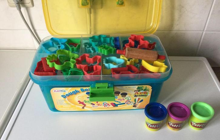 Koffer met heel veel toebehoren om met plasticine te spelen., Enfants & Bébés, Jouets | Éducatifs & Créatifs, Enlèvement ou Envoi