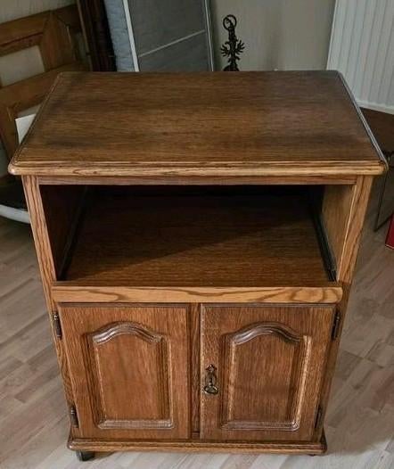 Eiken TV kast op wieltjes  Hoogte 82 cm breedte 65cm, Ophalen, Eikenhout, 50 tot 100 cm, Minder dan 100 cm