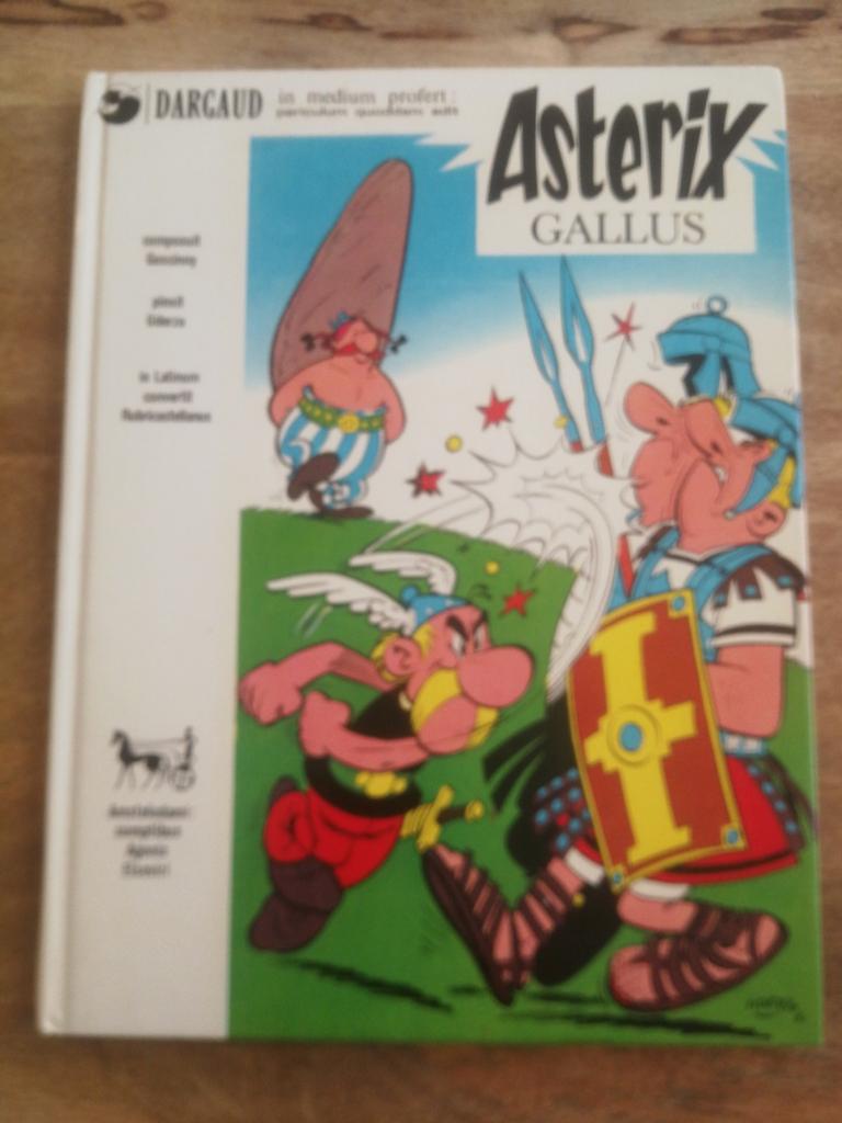 Asterix Gallus (Latijn) - hardback met woordenlijst, Boeken, Ophalen of Verzenden, Zo goed als nieuw