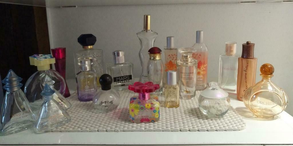 3/ot de 20 jolis flacons de parfum VIDES différentes marques, Enlèvement ou Envoi, Comme neuf, Bouteille de parfum
